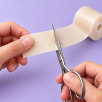 Mooore Please hydrocolloid roll: hands cutting continuous roll png